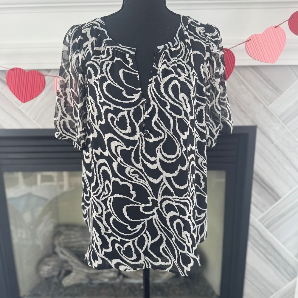 Loft Petite Sheer Blouse Black‎ White Abstract Print Short Sleeve Top